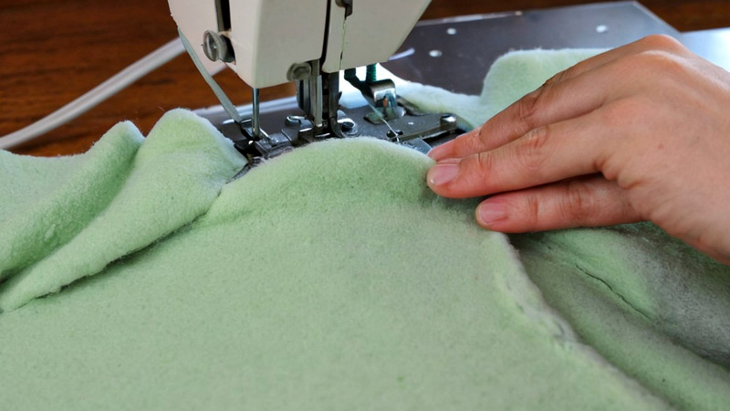 Sew Two Pieces Of Fleece Together