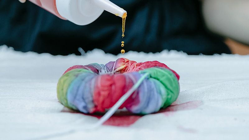 How Long to Let Tie Dye Sit Before Rinsing It Out