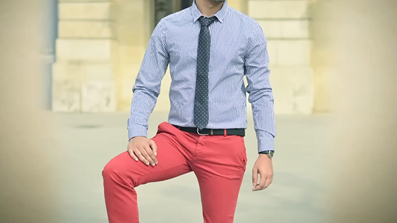 What Color Shirt Goes With Red Pants