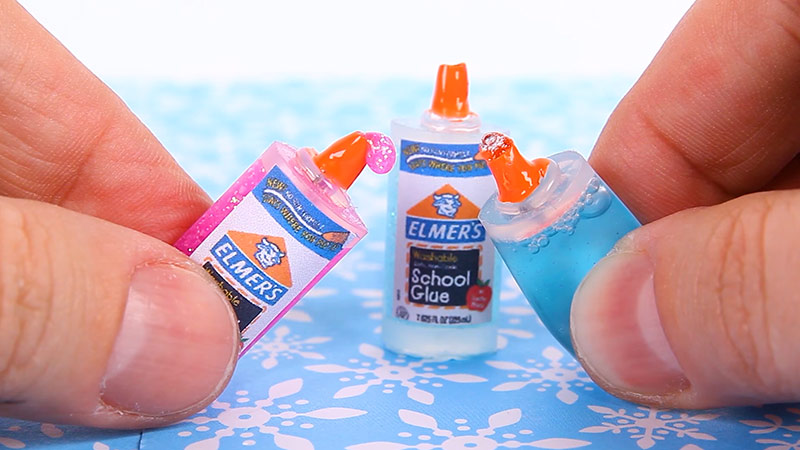 Does Elmer's glue work on plastic?