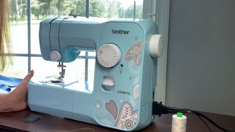 17 Stitch Sewing Machine