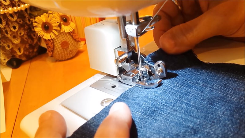 What Kind Of Sewing Machine Cuts And Sews