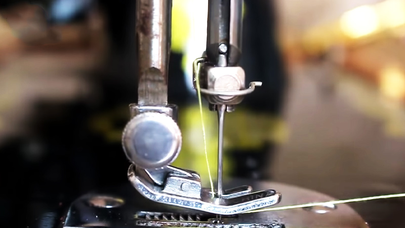 What Side Of Needle Does Thread Pass Through Sewing Machine? - Wayne ...