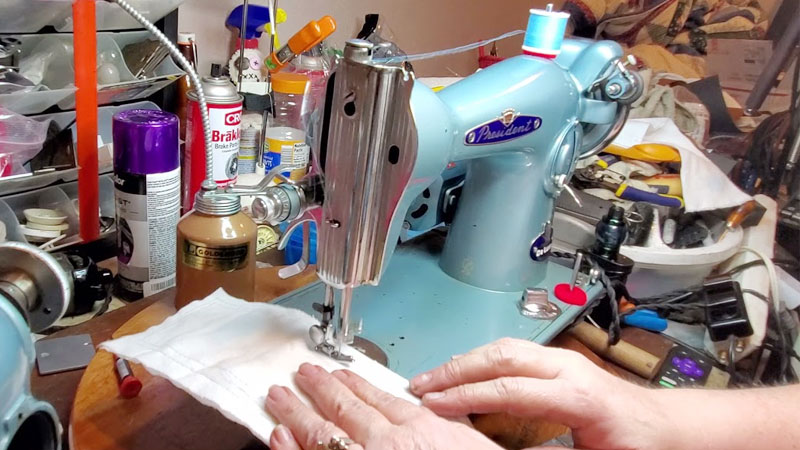 De Luxe Precision Sewing Machine?