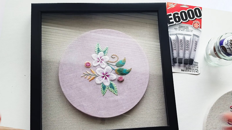 Display-An-Embroidery-Frame