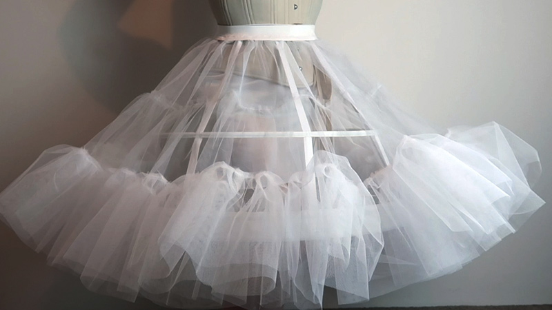 Make-a-Puffy-Skirt-Without-Tulle-1