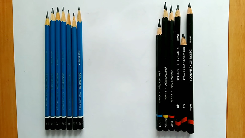https://www.waynearthurgallery.com/wp-content/uploads/2023/04/Charcoal-Pencil-Vs-Graphite.jpg