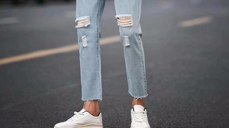 How to Distress Jeans at the Ankle?
