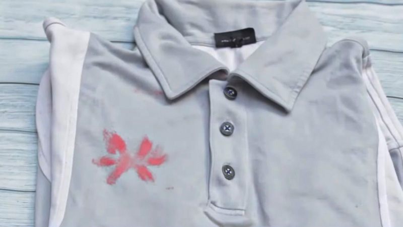 How to Get Dye Out of Clothes With Baking Soda