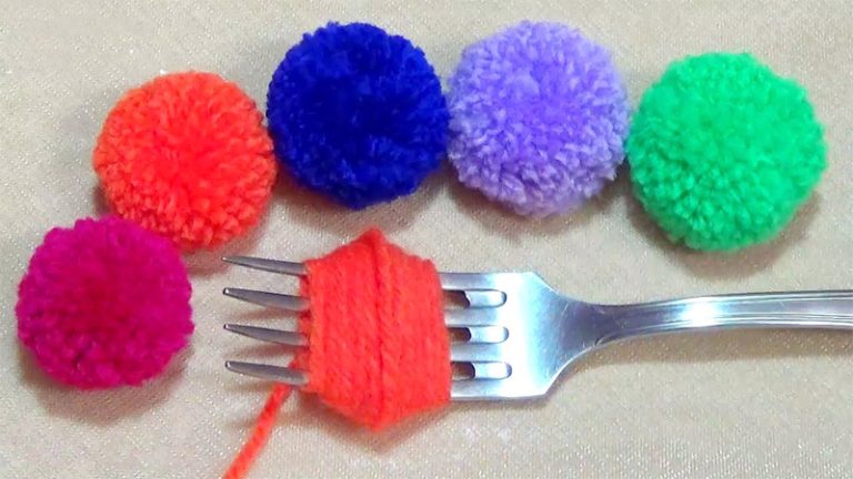 How to Make Pompom With Fork