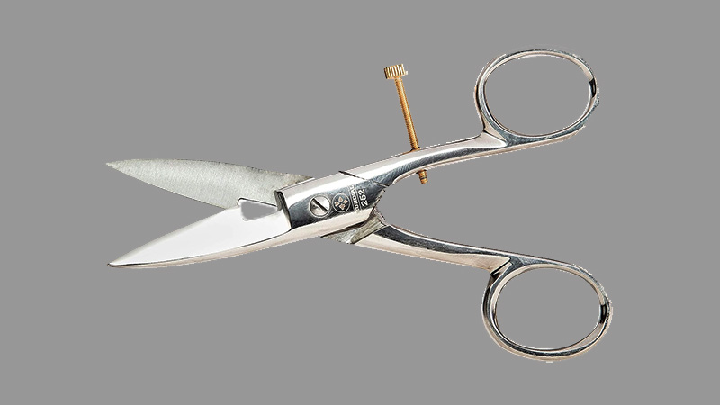 Mundial 4.5" Buttonhole Scissors