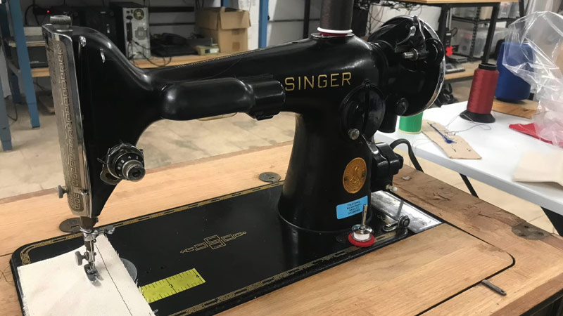 Features of a Singer Swingarm Sewing Machine