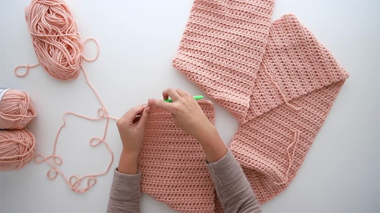 How to Crochet a Scarf for Beginners