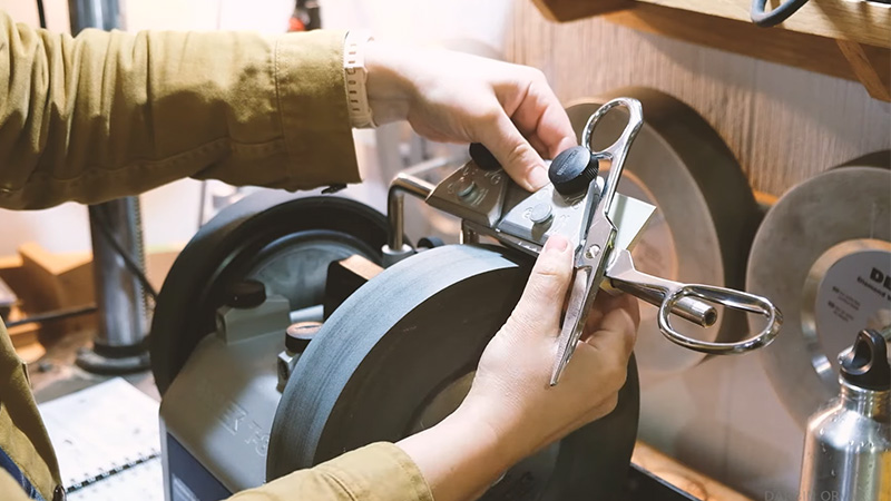 How to Sharpen Scissors