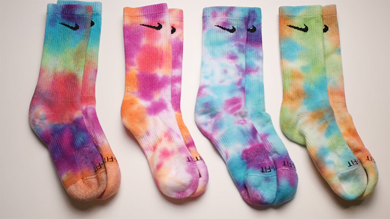 A Guide on How to Tie Dye Socks