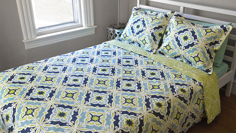 How to Turn a Duvet Cover Into a Quilt