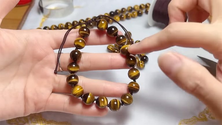 How to Make Stretchy Beaded Bracelets with Elastic Cord
