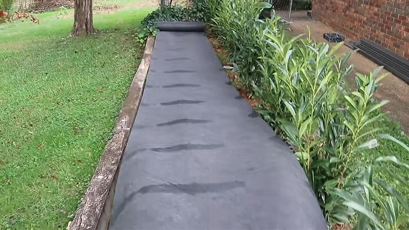Benefits of Using Weed Barrier Fabric