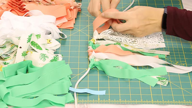 Different Methods For Making a Garland With Fabric