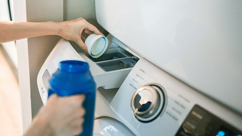 High-Quality Detergents To Get The Oil Smell Out Of Clothes