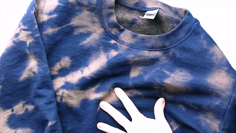 Bleach Tie-Dye a Sweatshirt