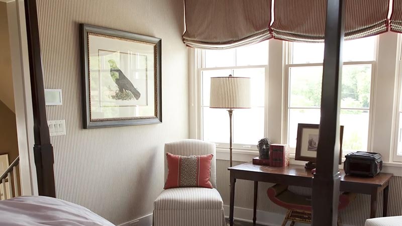 How to Cover a Mirrored Wall With Fabric