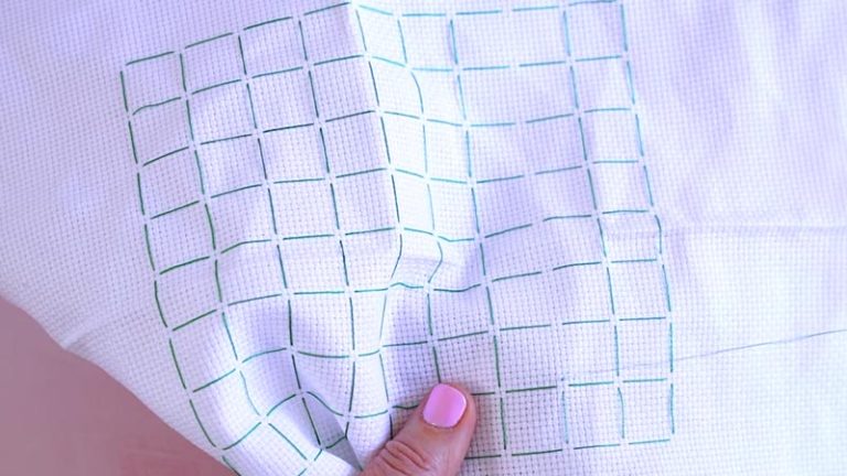 How to Grid Cross Stitch With Pen
