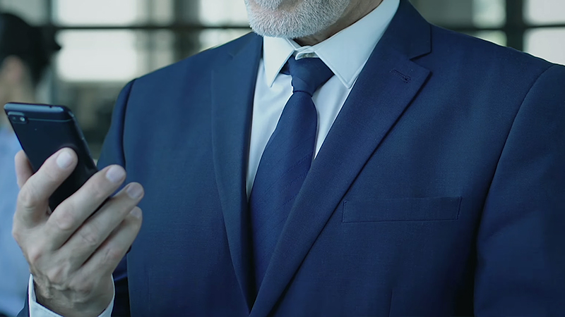 Stylish and Less Conventional Shirt Colors for a Navy Blue Suit