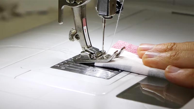 What Are the Benefits of Having a Well-Designed Scarf on a Sewing Machine Needle