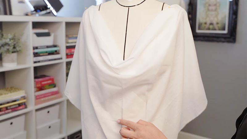 What Are the Key Characteristics of Muslin in Sewing