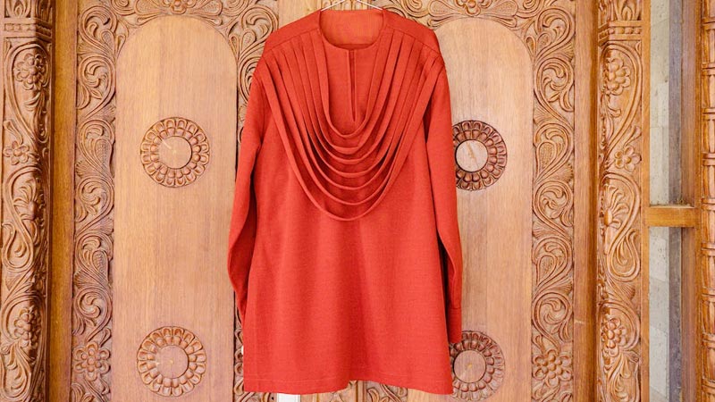 What Colours Go With Red Clothes