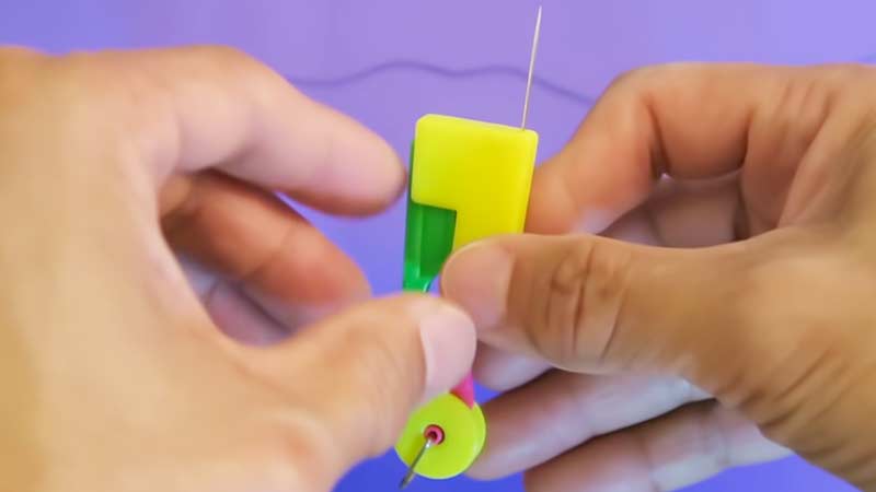 Advantages of Using a Needle Threader in Sewing