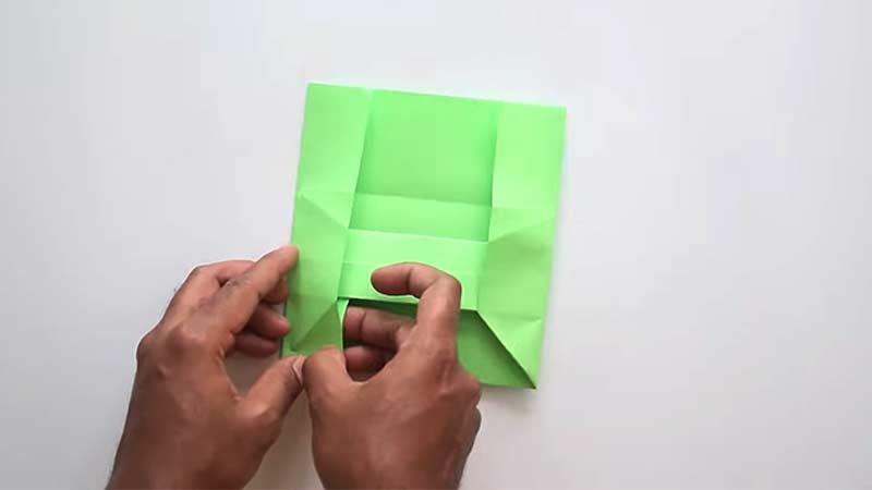 Bottom Corners Fold