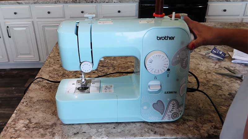 Common Issues of Using a 17-Stitch Sewing Machine and Solutions