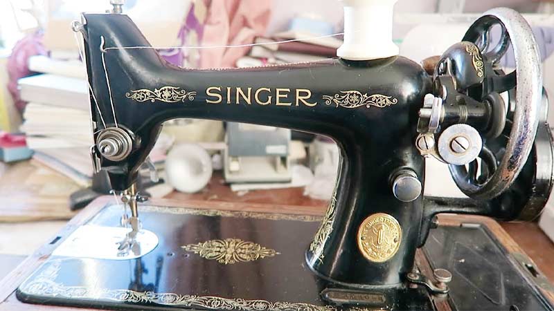 Features Did Simplex Sewing Machines Have