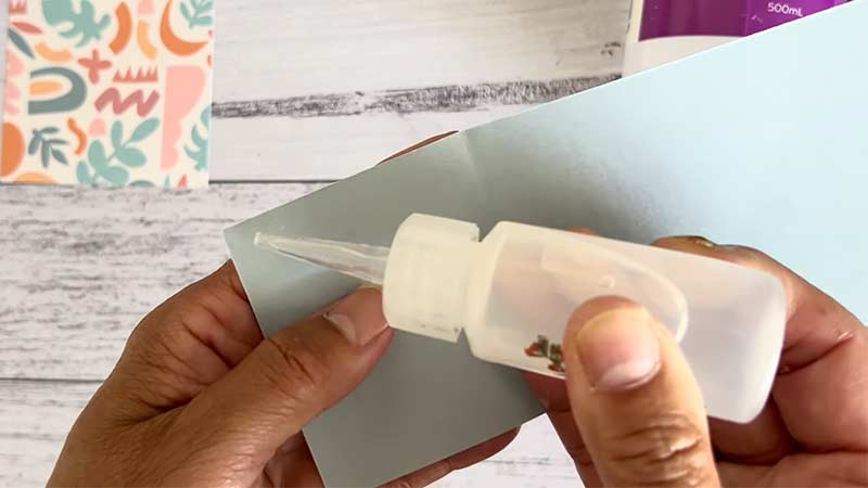 How to Use Craft Bond Glue With Paper
