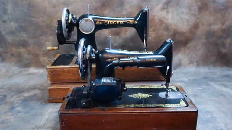 Singer Sewing Machine 15-30 Same Size as 66-16