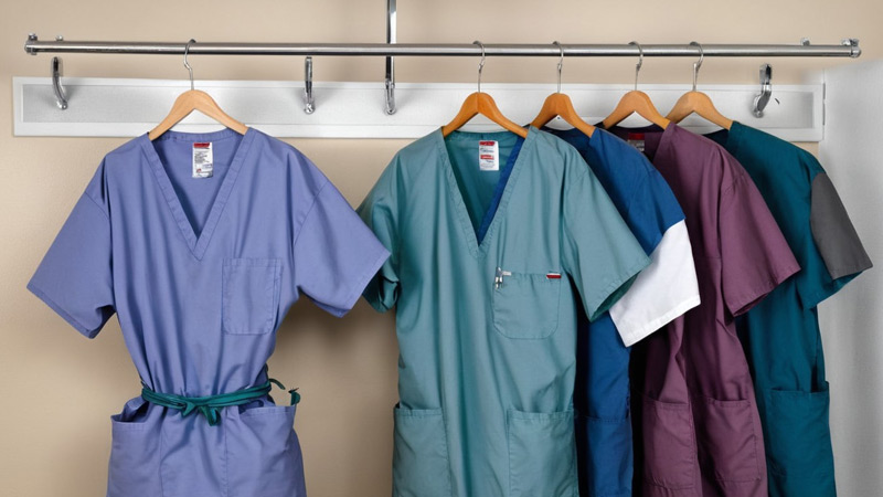 Pros and Cons of Hanging Scrubs