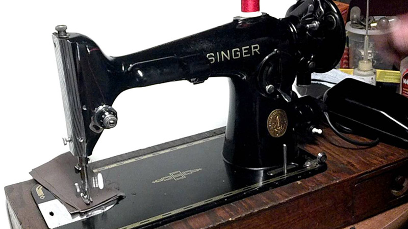 Common Sewing Features of Singer Sewing Machines from the 1950s