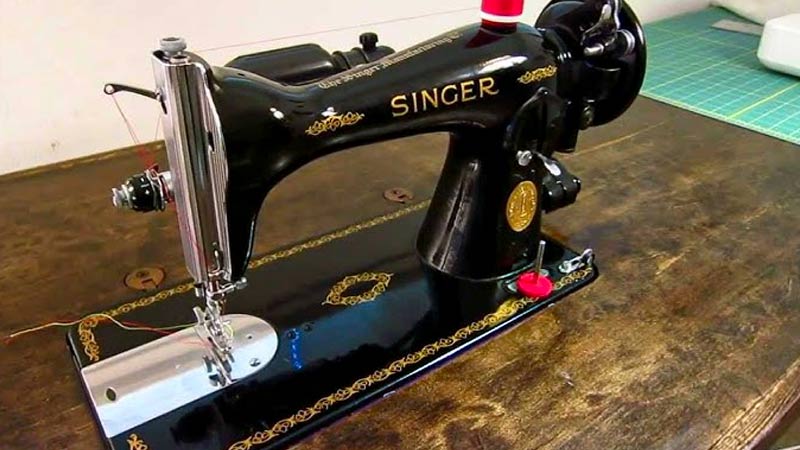 Singer's 1950s Zig Zag Revolution: Common Features and Innovations
