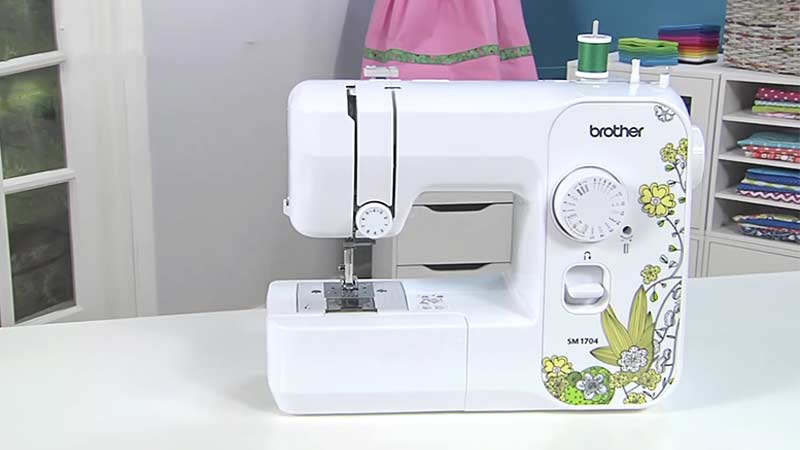 the Features of a 17-Stitch Sewing Machine