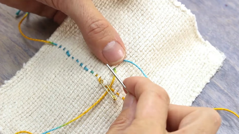 How to Get Started with Swedish Huck Weaving: A Beginner's Guide to Crafting with Thread and Texture