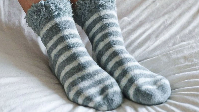 What Factors Should You Consider When Selecting Fuzzy Socks Based on Materials